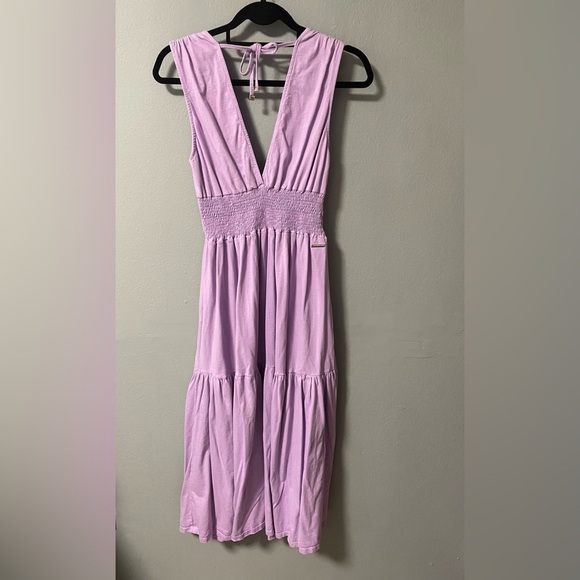 Colcci lilac v-neck smocked waist adjustable midi dress. Size Small - Picture 5 of 12